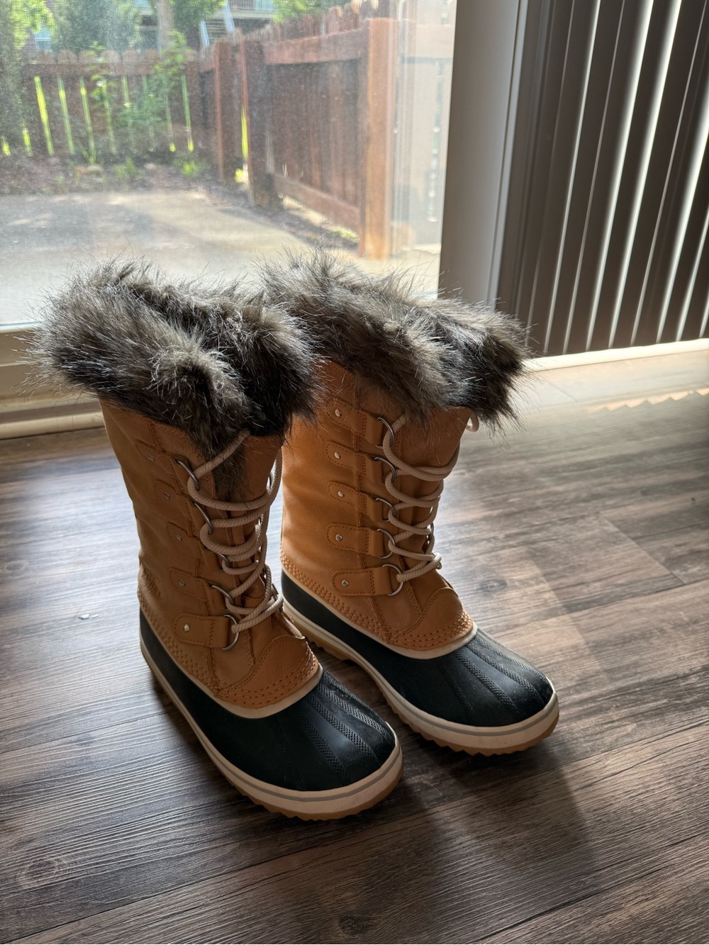 Sorel Women's Tan and Black Faux-Fur Lace-Up Winter Boots